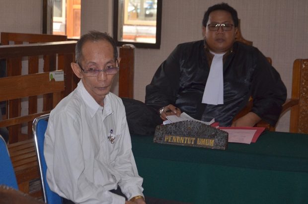 Ambil Tempelan Sabu, Pensiunan Dosen Dituntut 5 Tahun
