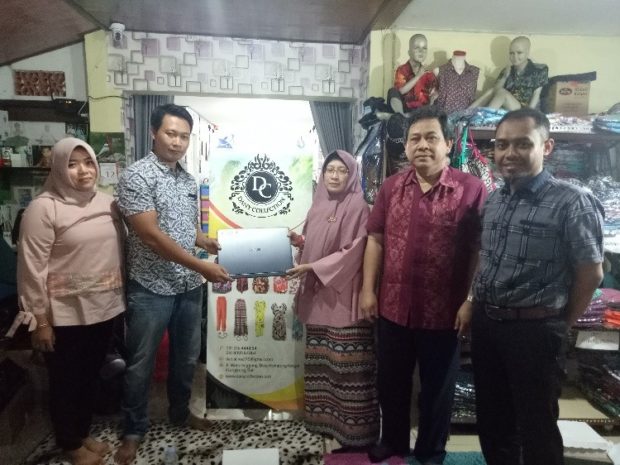 Penjualan Baju Bali Meningkat berkat Bantuan Aplikasi E-Commerce Buatan Dosen STIKOM Bali
