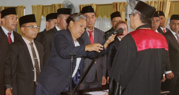 Mikrofon Tak Berungsi, Pelaksanaan Pengucapan Sumpah Janji Anggota DPRD Flotim Sempat Terhenti