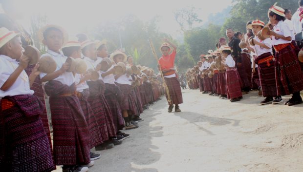 Drumband Tradisional SDN Lamatou, Meriahkan Pembukaan Festival Lamaholot