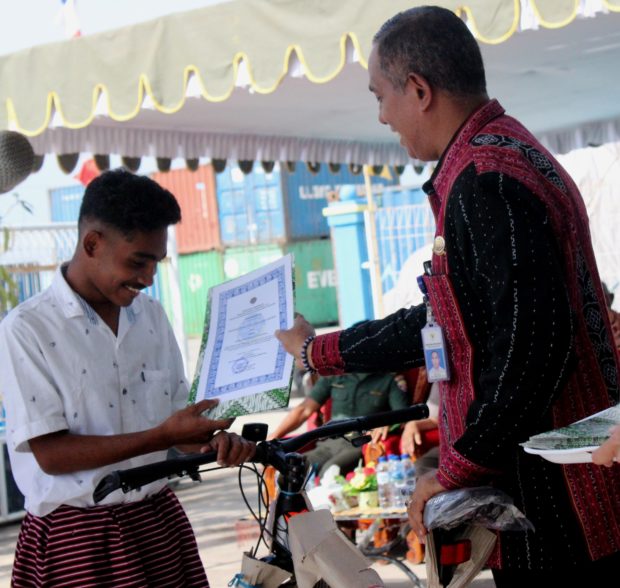 Lewat Pantaiku Bersih-Lautku Indah, Siswa SMAK Yohanes Paulus Dapat Sepeda Gunung