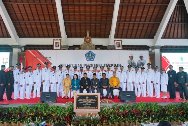 Lantik 23 Perbekel, Rai Mantra Tekankan Sinergitas, Gali Potensi Desa Menuju Kesejahteraan Rakyat