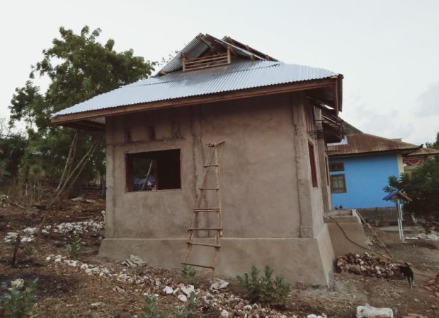 Pekerjaan Proyek Pembangunan Balai Penyuluh KB Solor Barat Mandek, Apa Sebab?