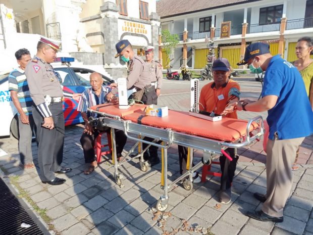 Jelang Natal dan Tahun Baru, Polres Bangli Berikan Layanan Kesehatan Gratis Bagi Sopir dan Tukang Ojek
