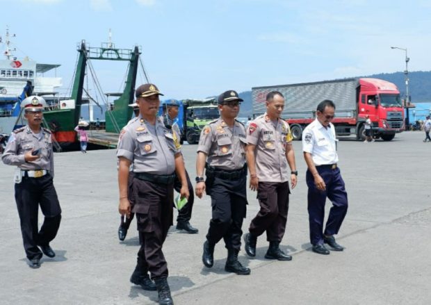 Kapolres Jembrana mengecek Kesiapan Jalur di Gilimanuk Jelang Nataru