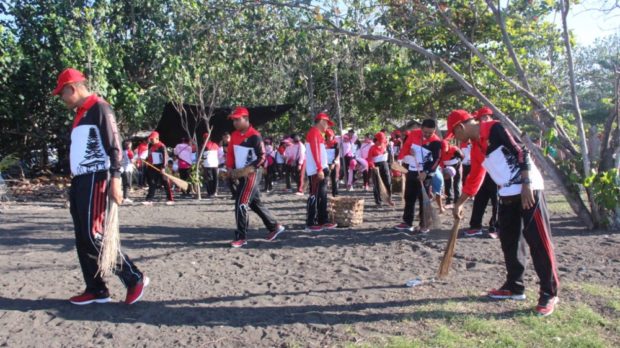 Ciptakan Lingkungan Sehat, Polres Klungkung Perangi Sampah Plastik