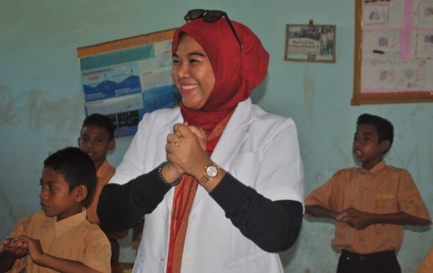 Mengintip Cinta Dokter Ajra Fitri Pada Anak Sekolah