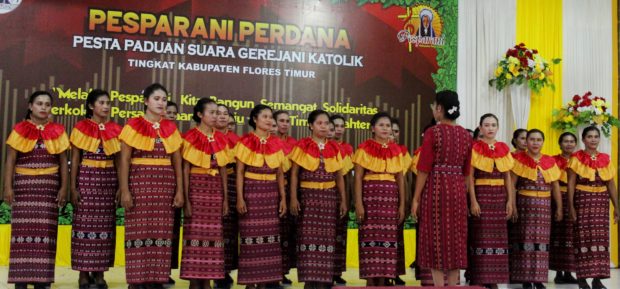 Dari Arena Pesparani Flotim: Indahnya Persaudaraan di Gedung OMK