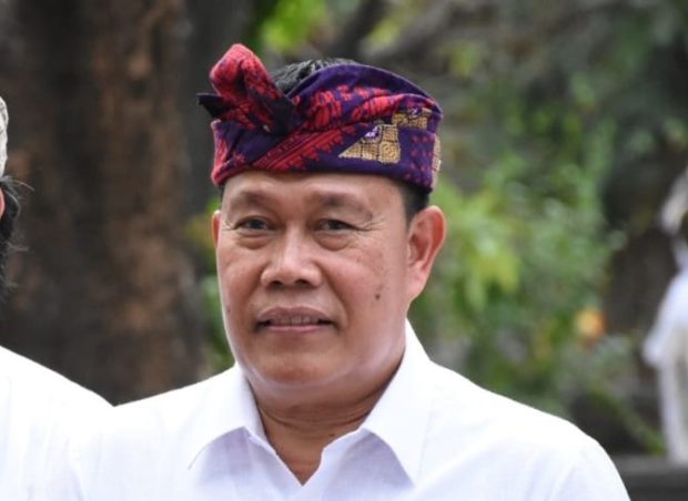 Sekda Rai Iswara Tinjau Pelaksanaan Rapid Tes di Desa Padang Sambian Klod
