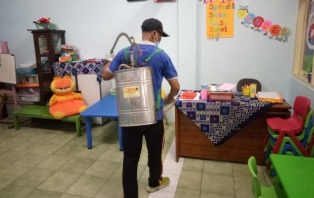 Disdikpora Denpasar Pastikan Seluruh Gedung Sekolah Sudah Disemprot Disinfektan