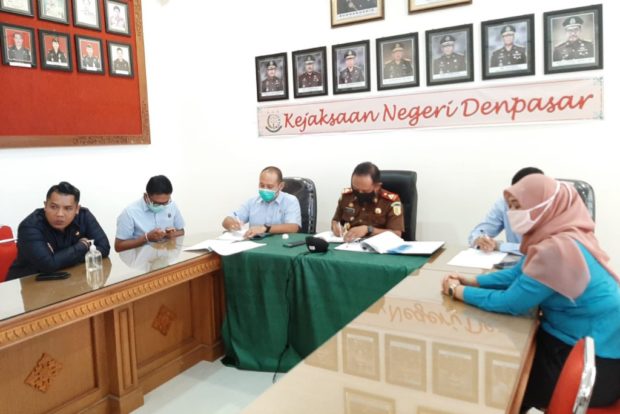 Kajari Ingatkan Perbekel Gunakan APBDes Secara Transparan
