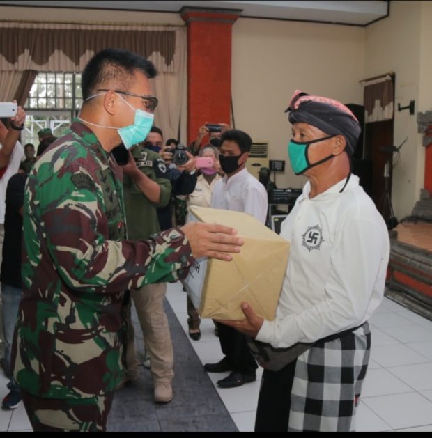 Bakti Sosial Peduli Covid-19, Sambut HUT ke-63 Kodam IX/Udayana