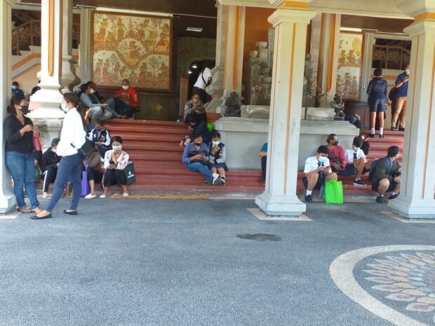 Tak Tertampung di Sekolah Negeri, Puluhan Orangtua “Masadu” ke Dewan